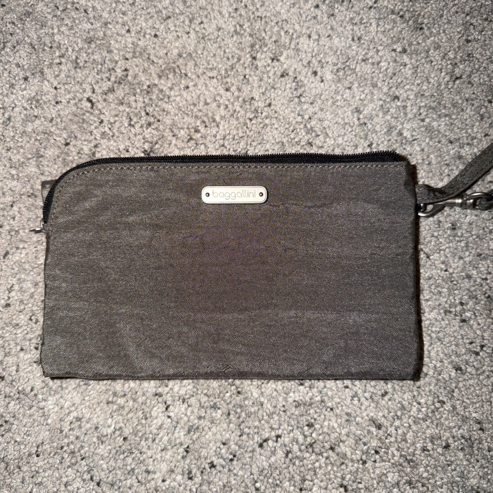 BAGGALLINI wristlet Wallet RFID Grey Blue Interior Zip Pouch 7.5 X 4.5 Travel‎